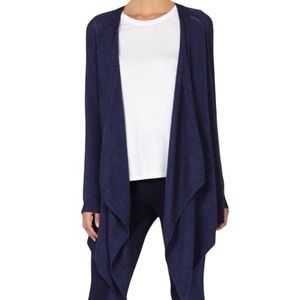 CAbi Cascading Cardigan Cashmere Blend Size
Small Waterfall Lagen Look Style 160